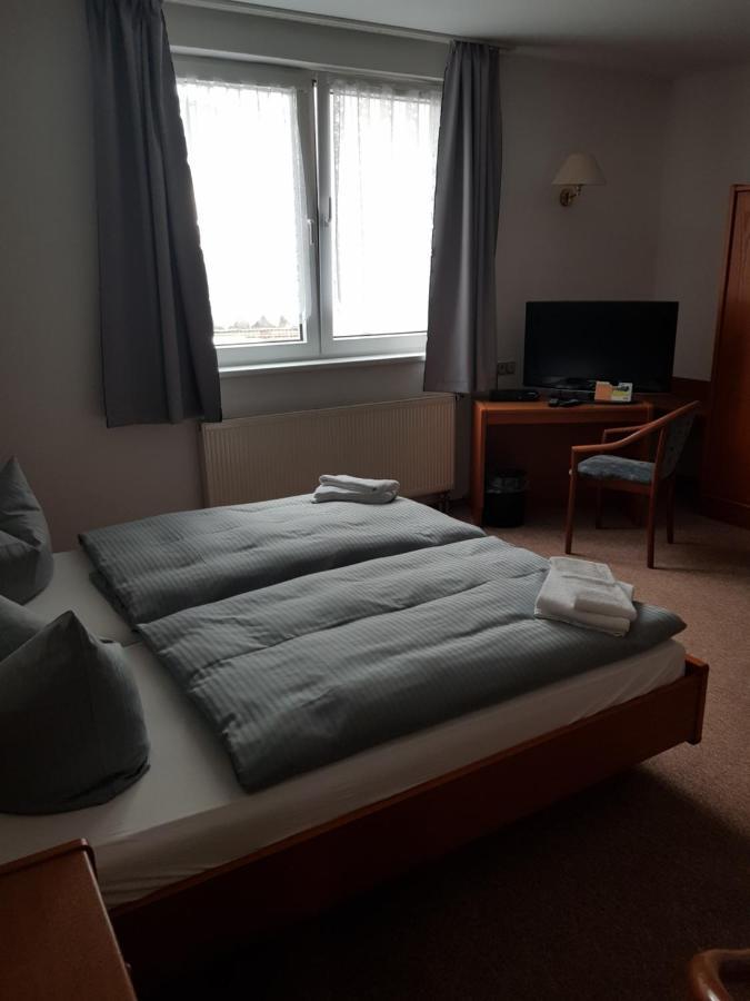 Hotel Zur Altstadt Calbe Экстерьер фото