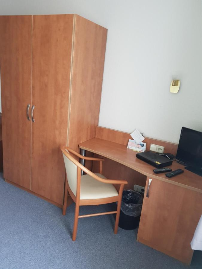 Hotel Zur Altstadt Calbe Экстерьер фото