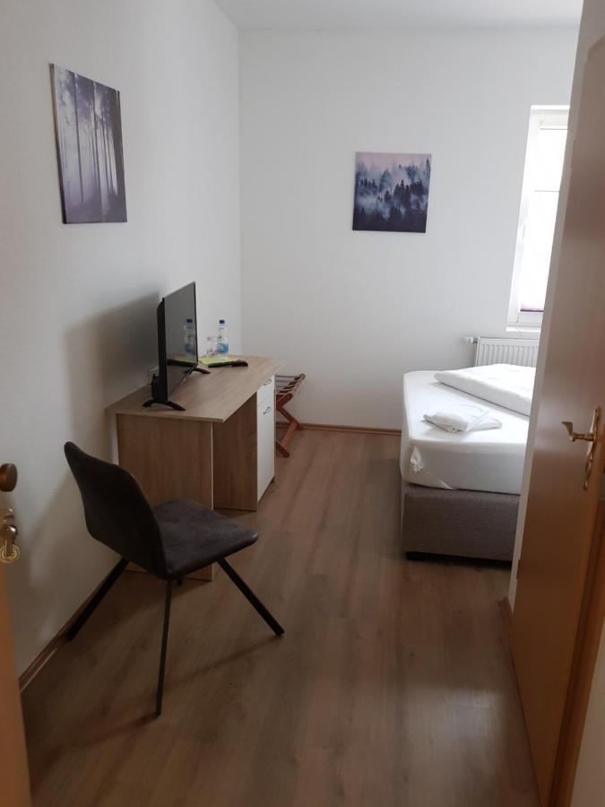 Hotel Zur Altstadt Calbe Экстерьер фото