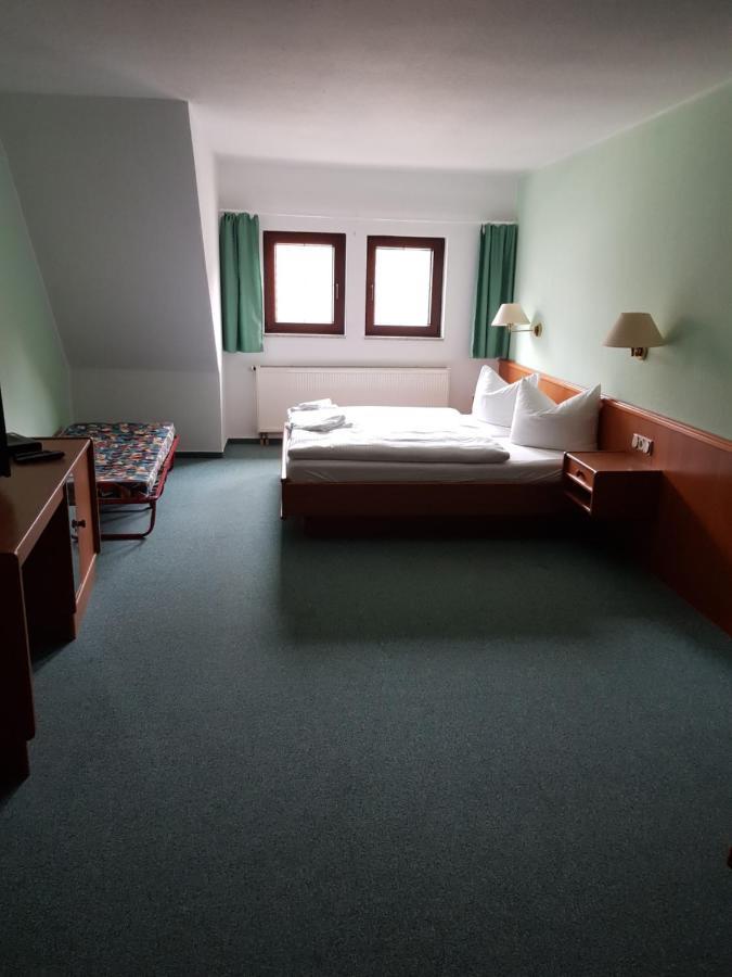Hotel Zur Altstadt Calbe Экстерьер фото