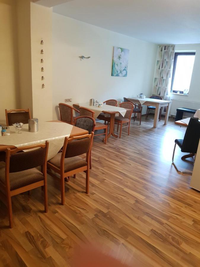 Hotel Zur Altstadt Calbe Экстерьер фото