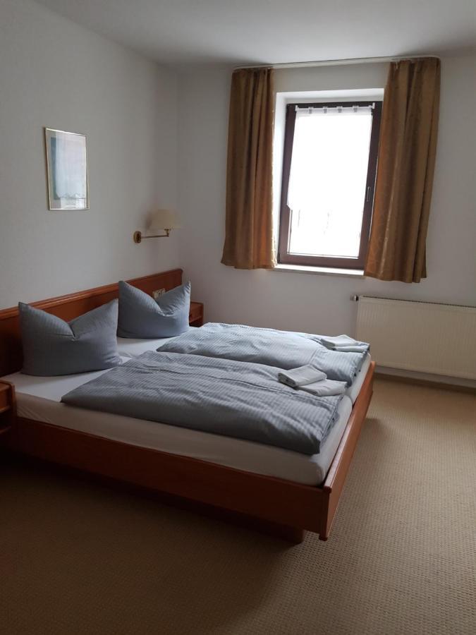 Hotel Zur Altstadt Calbe Экстерьер фото