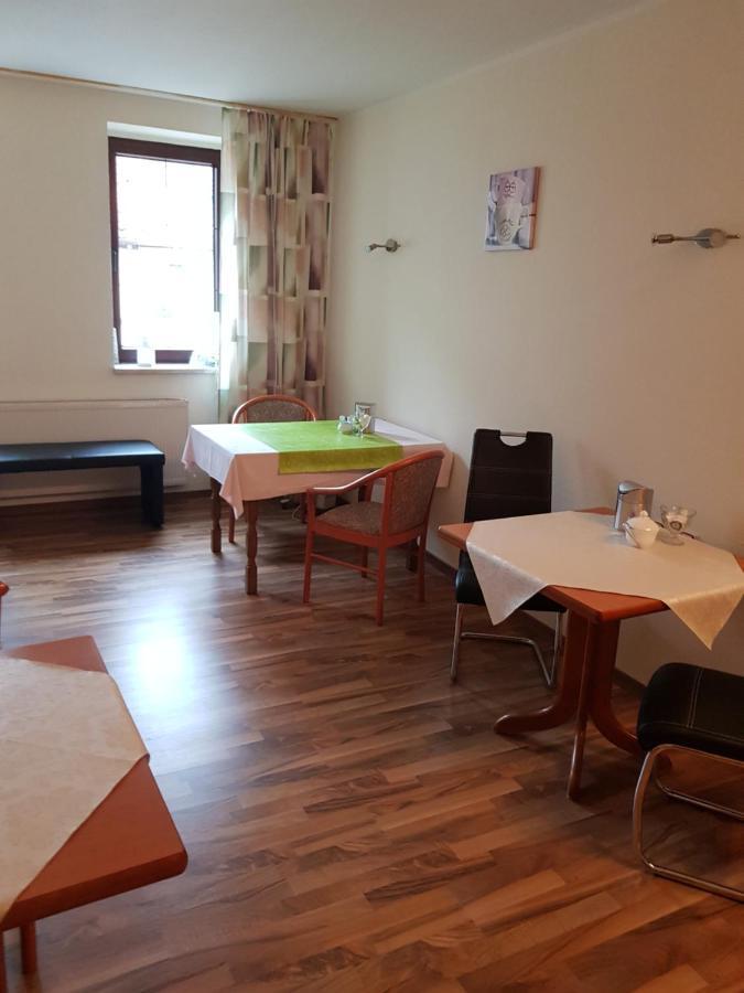 Hotel Zur Altstadt Calbe Экстерьер фото