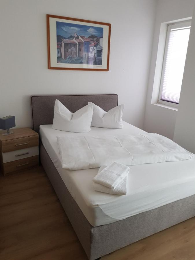 Hotel Zur Altstadt Calbe Экстерьер фото
