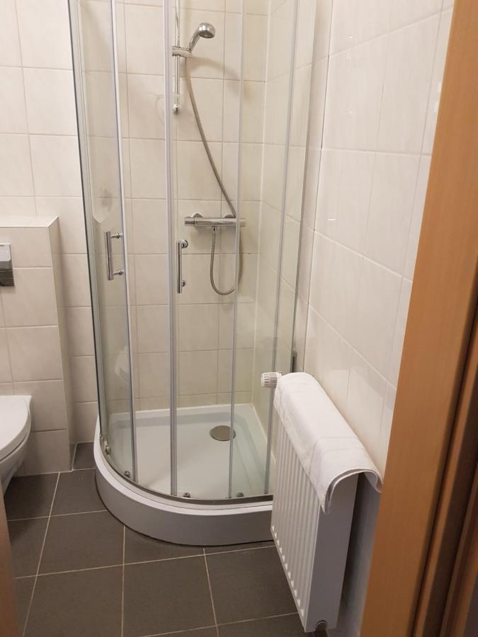 Hotel Zur Altstadt Calbe Экстерьер фото