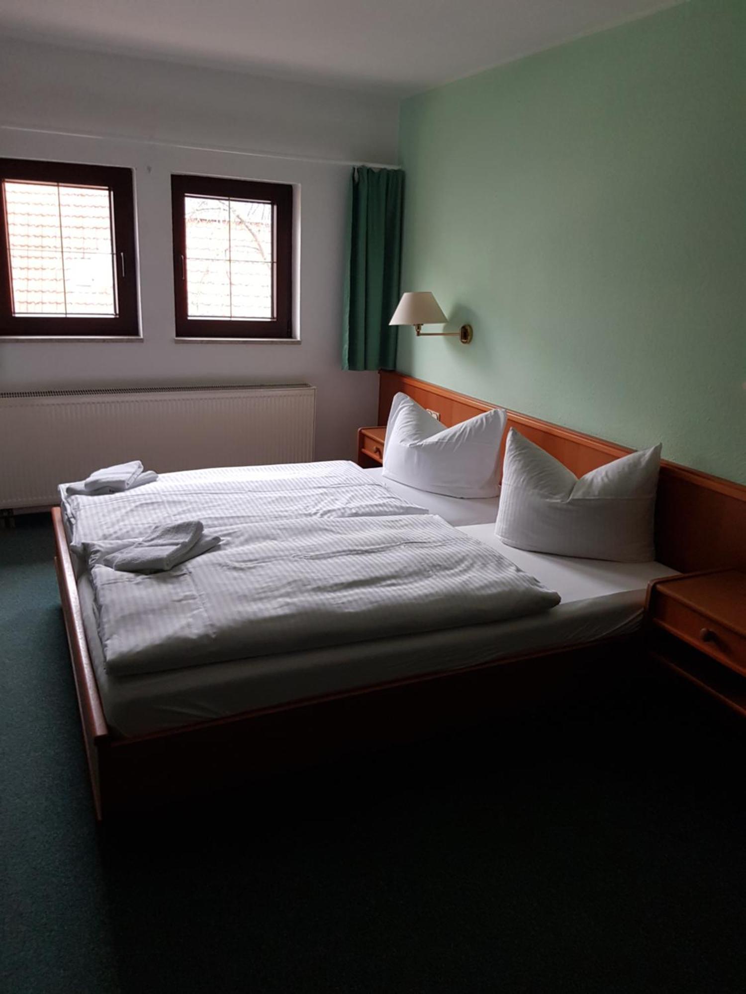Hotel Zur Altstadt Calbe Экстерьер фото