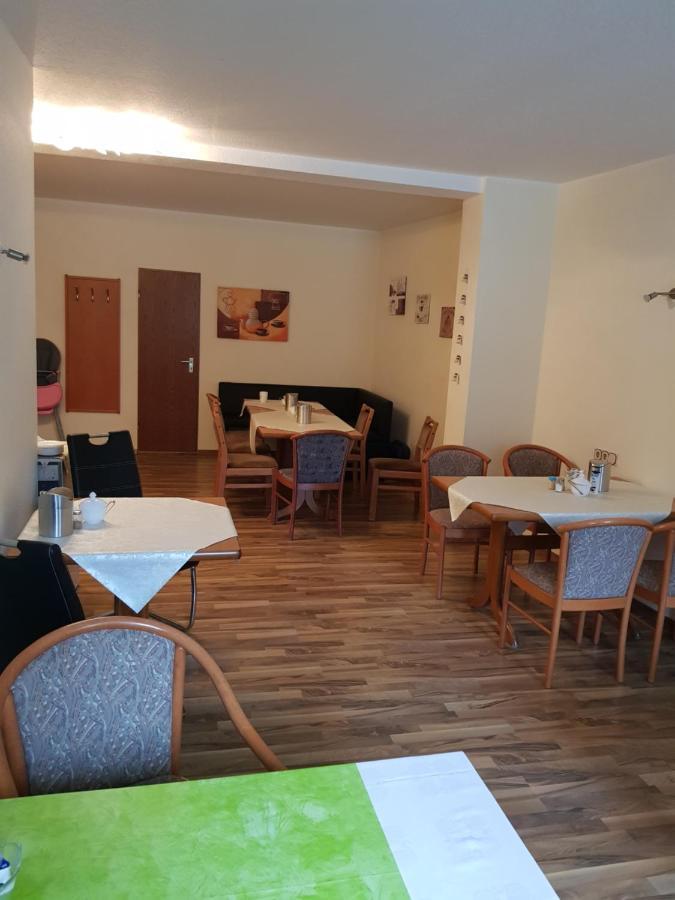 Hotel Zur Altstadt Calbe Экстерьер фото