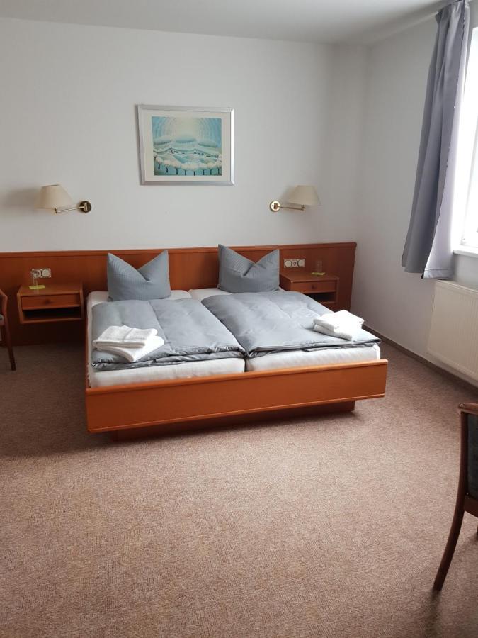 Hotel Zur Altstadt Calbe Экстерьер фото
